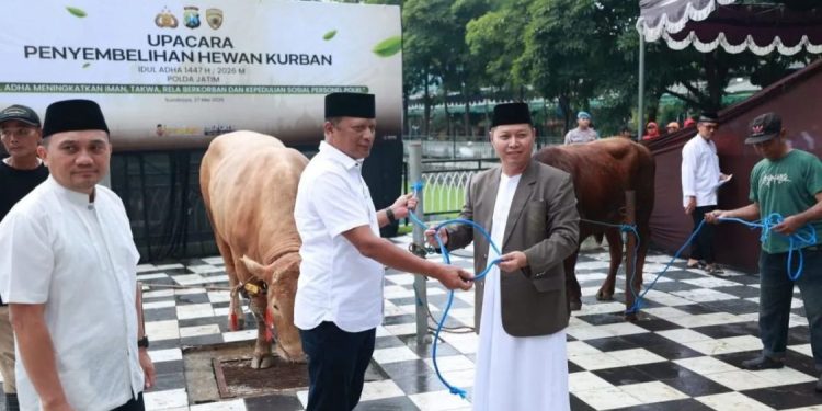 Polda Jawa Timur Distribusikan 149 Hewan Kurban ke Masyarakat