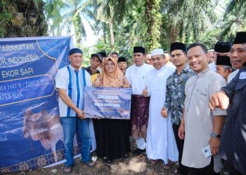 Bupati Siak Distribusikan Sapi Kurban Bantuan Presiden di Maredan Barat