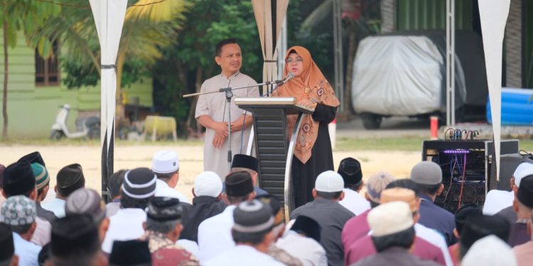 Bupati Siak Distribusikan Hewan Kurban di Kampung Mandiangin