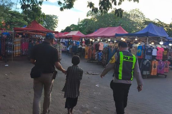 Polisi Palembang Tertibkan Anak Jalanan di Jembatan Ampera