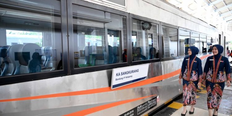 KAI Services Kolaborasi dengan UMKM Banyuwangi Hadirkan Kuliner Khas di Kereta