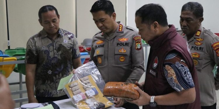 Polres Metro Tangerang Kota Tangkap Pengedar Ganja 1 Kilogram dalam Razia