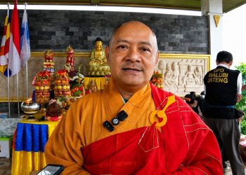 Ritual Air Berkah Waisak di Umbul Jumprit Simbolkan Kesucian dan Cinta Kasih