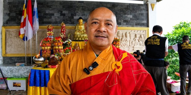 Ritual Air Berkah Waisak di Umbul Jumprit Simbolkan Kesucian dan Cinta Kasih