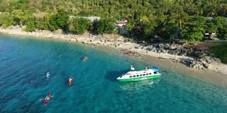 Program Restorasi Terumbu Karang Perkuat Konservasi Laut Pulau Buru