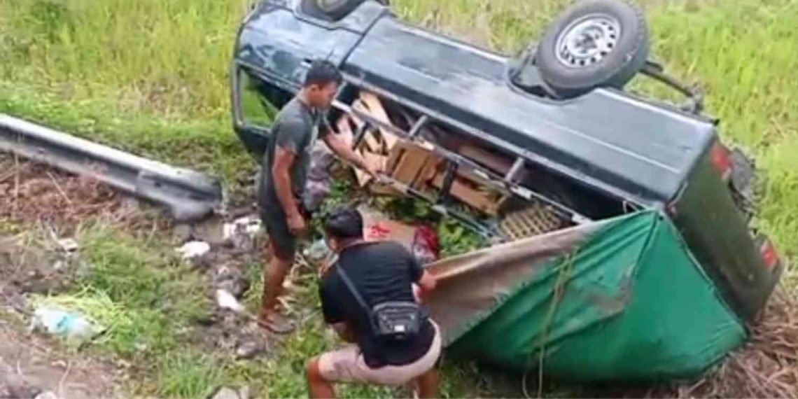 L300 Masuk Tebing dan Terjun ke Sawah di Kalibawang Kulon Progo, Sopir Selamat