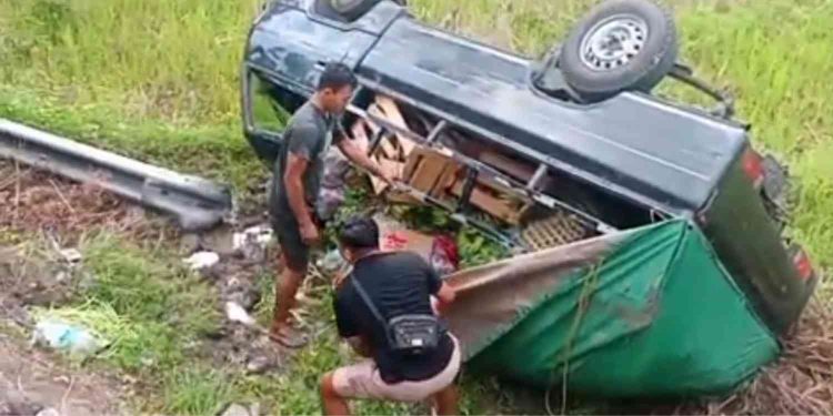 L300 Masuk Tebing dan Terjun ke Sawah di Kalibawang Kulon Progo, Sopir Selamat
