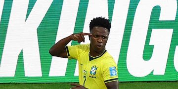 Drama VAR dan Brace Vinicius Warnai Babak Pertama Skotlandia vs Brasil