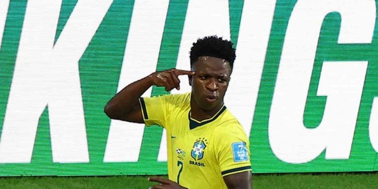 Drama VAR dan Brace Vinicius Warnai Babak Pertama Skotlandia vs Brasil