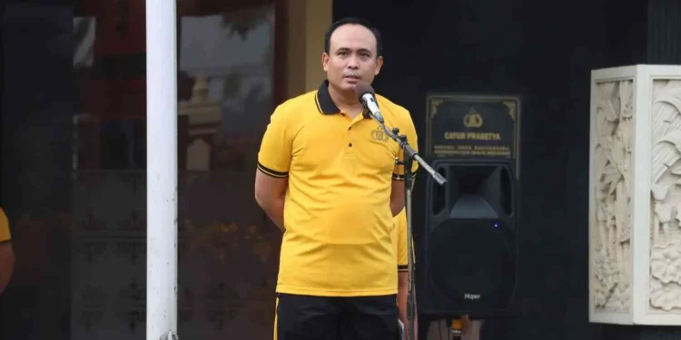Kapolres Bantul AKBP Bayu Puji Hariyanto memberikan arahan dalam sebuah kegiatan di Mapolres Bantul
