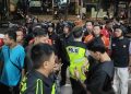 Kasus penganiayaan terhadap driver ojol di Jalan Menteri Supeno, Umbulharjo, Yogyakarta, berawal dari kesalahpahaman di jalan raya. Polisi mengungkap dua terduga pelaku yang diamankan sebelumnya diduga telah mengonsumsi minuman beralkohol.