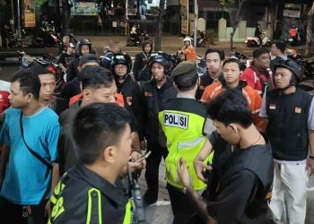 Kasus penganiayaan terhadap driver ojol di Jalan Menteri Supeno, Umbulharjo, Yogyakarta, berawal dari kesalahpahaman di jalan raya. Polisi mengungkap dua terduga pelaku yang diamankan sebelumnya diduga telah mengonsumsi minuman beralkohol.