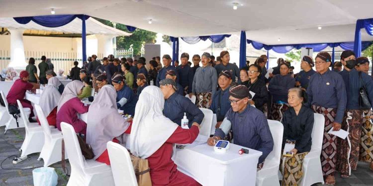 Kolaborasi RSIY PDHI dan Bank Mandiri Hadirkan Bakti Kesehatan bagi Ribuan Abdi Dalem Yogyakarta