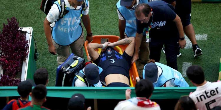 Manuel Ugarte Cedera Parah Saat Uruguay Vs Spanyol, Ditandu Keluar Lapangan Sambil Menangis