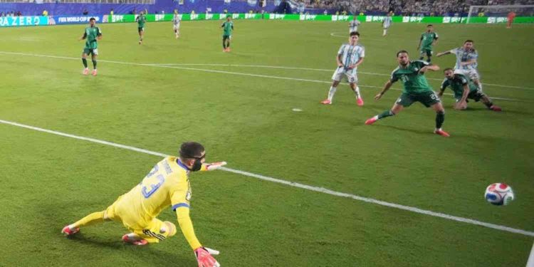 Messi Mengamuk! Argentina Sapu Bersih Aljazair 3-0 dan Kuasai Klasemen Grup J