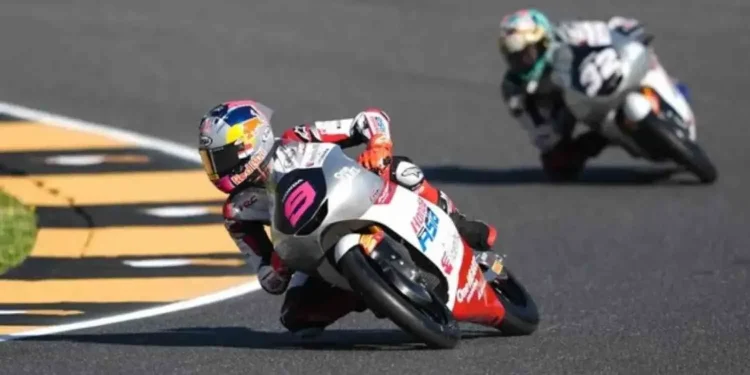 Moto3 Ceko 2026 Veda Ega Tampil Gemilang Meski Kena Penalti, Finis Kelima di Brno