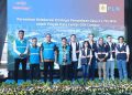 Perwakilan Digital Edge Indonesia dan PT PLN (Persero) berfoto bersama usai peresmian kolaborasi strategis penyediaan daya sebesar 2 x 725 MVA untuk proyek CGK Campus di Cikarang, Jawa Barat. Kerja sama ini menandai komitmen pasokan listrik sebesar 1,45 GW, yang menjadi kapasitas daya terbesar yang pernah diamankan untuk satu kampus pusat data di Indonesia guna mendukung pertumbuhan ekosistem digital, komputasi awan, dan kecerdasan buatan (AI).