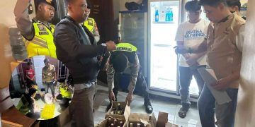 Polisi mengamankan puluhan botol minuman oplosan dalam operasi pemberantasan miras ilegal di Bantul