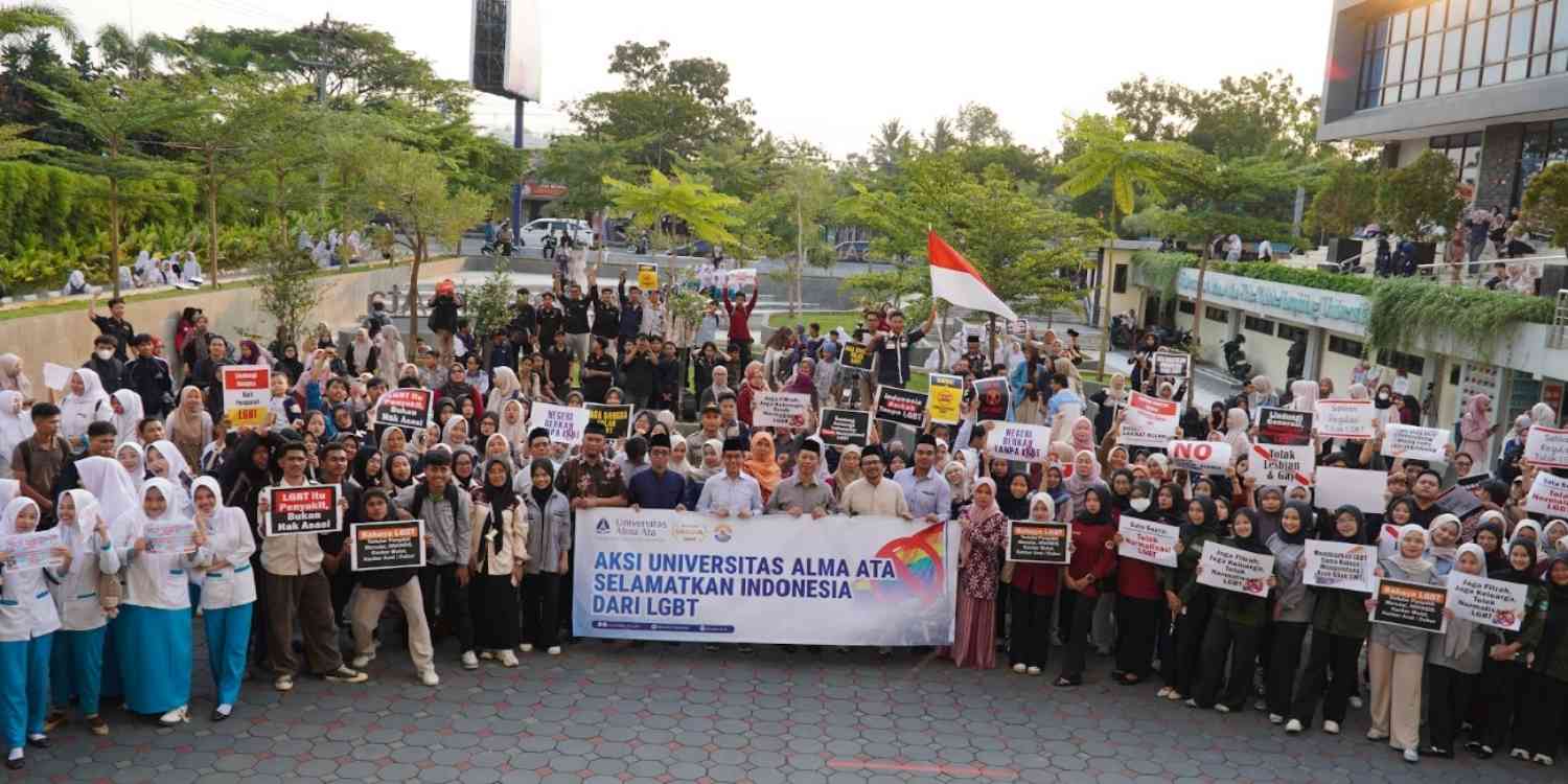Ratusan mahasiswa, dosen, dan tenaga kependidikan Universitas Alma Ata mengikuti orasi penolakan LGBT di Student Creativity Park Universitas Alma Ata, Bantul, Rabu (24/6/2026). Dalam kesempatan tersebut, Civitas Akademika Universitas Alma Ata menyampaikan tujuh poin pernyataan sikap terkait praktik dan kampanye LGBT di Indonesia.