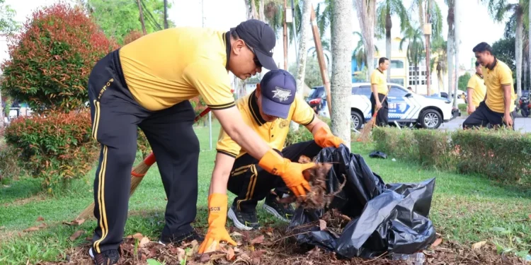 Kapolda Kaltara Pimpin Aksi Bersih-Bersih di Pasar Induk Sambut Hari Bhayangkara ke-80