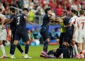 VAR Jadi Sorotan, Almiron Diusir Wasit dalam Duel Panas Turki vs Paraguay