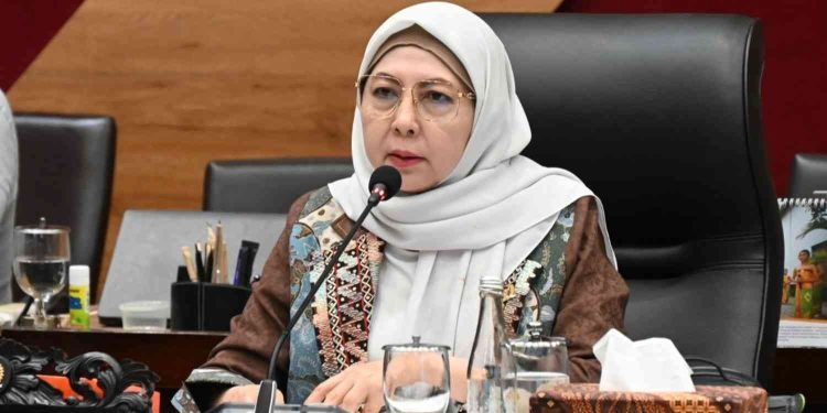 Wakil Ketua Komisi X DPR RI Himmatul Aliyah dalam Rapat Dengar Pendapat (RDP) Panja SNPMB bersama Kemdiktisaintek, Panitia Seleksi Nasional Penerimaan Mahasiswa Baru (SNPMB), serta Dirjen Dikti, di Gedung Nusantara I DPR RI, Senayan, Jakarta, Kamis (04/06/2026)
