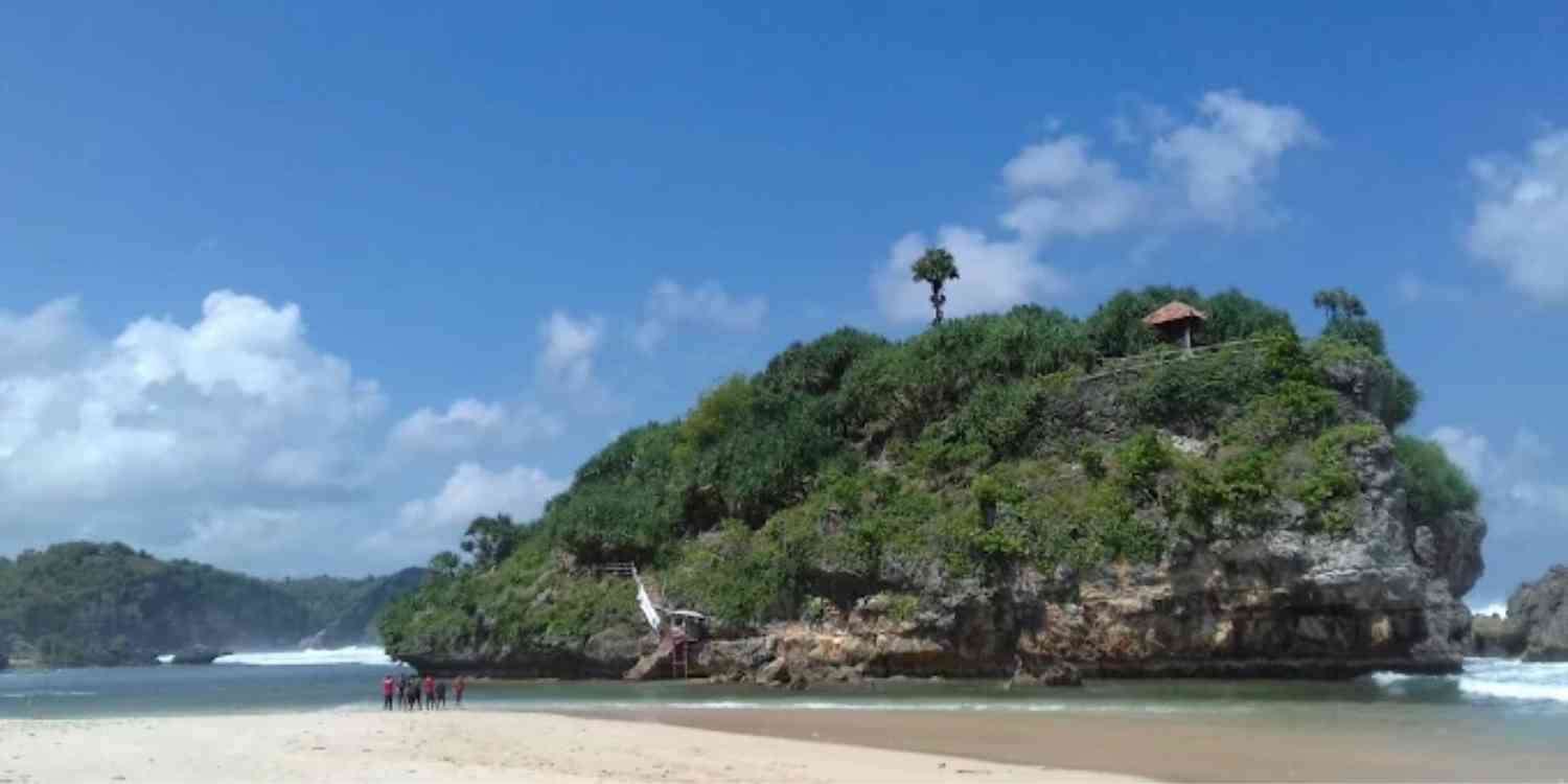 Wisata Pantai Drini