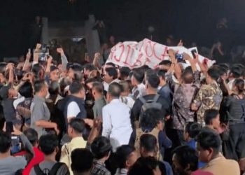 Budiman Sudjatmiko Jadi Sorotan Usai Diskusi di UGM Ricuh, Mahasiswa Geruduk Panggung GIK