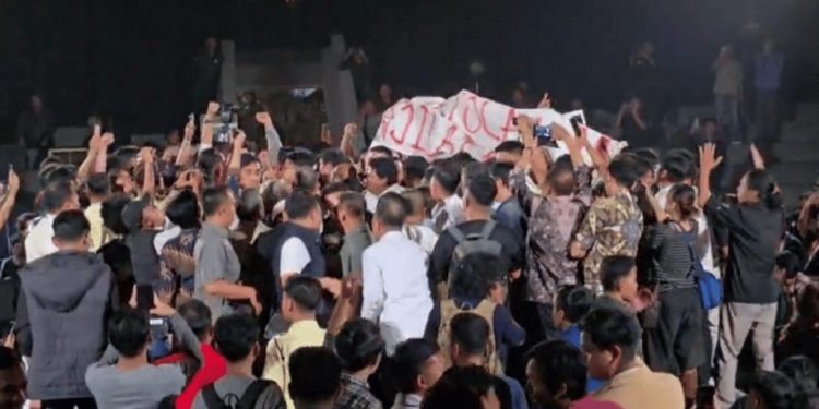 Budiman Sudjatmiko Jadi Sorotan Usai Diskusi di UGM Ricuh, Mahasiswa Geruduk Panggung GIK
