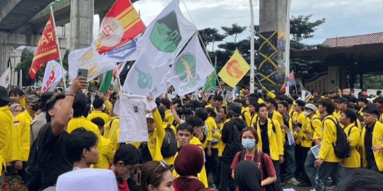 Demo Hari Ini di Bundaran HI: Mahasiswa Tuntut Pembatalan Program MBG Hingga Kopdes