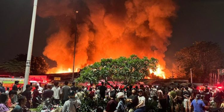 Kebakaran di Kemayoran Hanguskan Ratusan Bangunan Semi Permanen