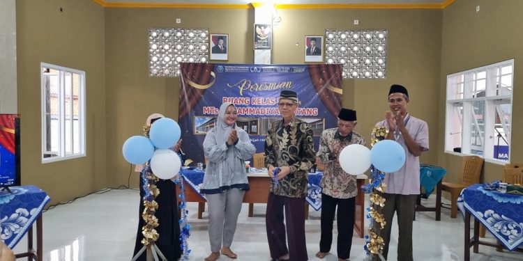 MTs Muhammadiyah Batang Resmikan Tiga Ruang Kelas Baru untuk Tingkatkan Pendidikan