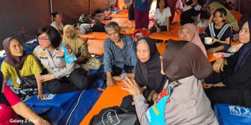 Polwan Jaga Jakarta Berikan Bantuan dan Trauma Healing untuk Korban Kebakaran Pasar Jiung