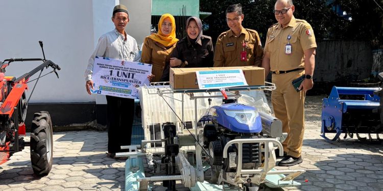 Pemkab Bojonegoro Distribusikan Alsintan untuk Tingkatkan Produktivitas Petani