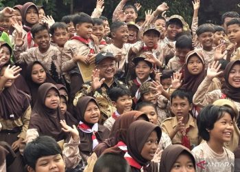 Kemendikdasmen Salurkan 100 Paket School Kit untuk Pelajar Terdampak Kebakaran di Kemayoran