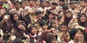 Kemendikdasmen Salurkan 100 Paket School Kit untuk Pelajar Terdampak Kebakaran di Kemayoran
