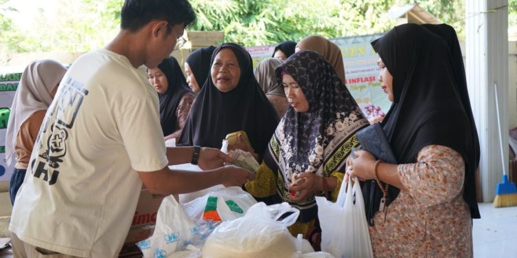 Pasar Murah di Desa Mihu Disambut Antusias Warga
