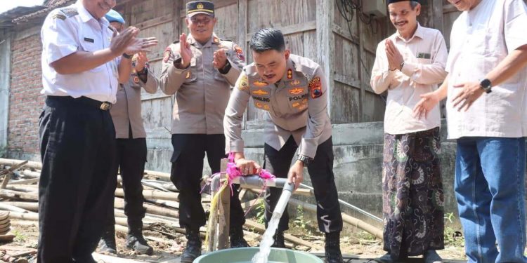 Polres Demak Bangun Sumur Bor untuk Atasi Krisis Air Bersih di Guntur