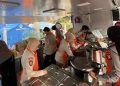 Ditpamobvit Polda Metro Jaya Distribusikan 500 Paket Makanan untuk Korban Kebakaran Kemayoran