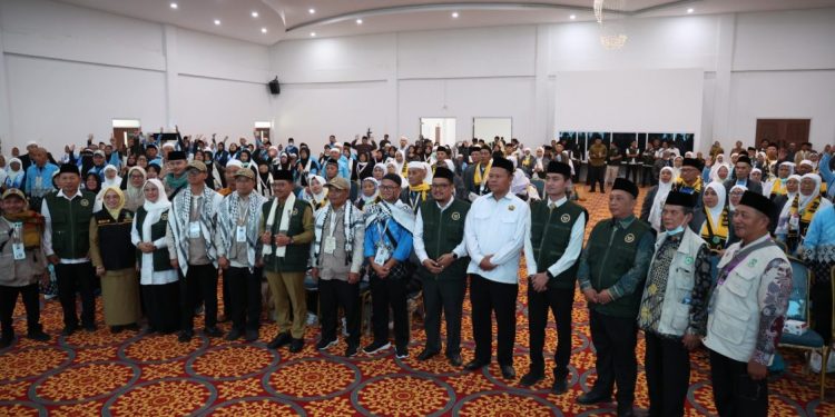 Jemaah Haji Kloter Pertama Banten Tiba di Debarkasi Cipondoh