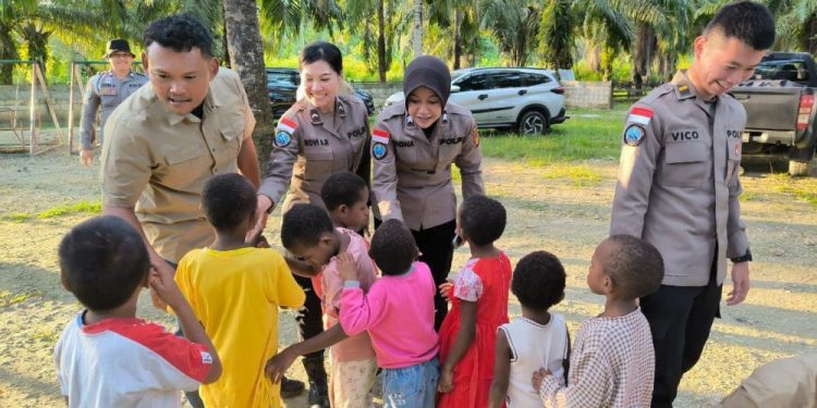 Kehadiran Satgas Damai Cartenz Bawa Kebahagiaan di Panti Asuhan Keerom