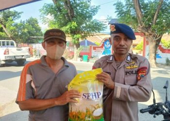 Brimob Polda Sulteng Distribusikan Beras SPHP untuk Ketahanan Pangan