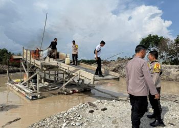 Polisi Kuansing Musnahkan Alat Tambang Emas Ilegal di Singingi