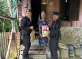 Personel Brimob Polda Kaltim Salurkan Bantuan Bapokting di Samarinda