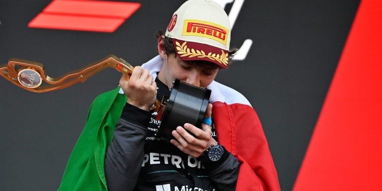 Kimi Antonelli dari Mercedes Menang di F1 GP Monako 2026