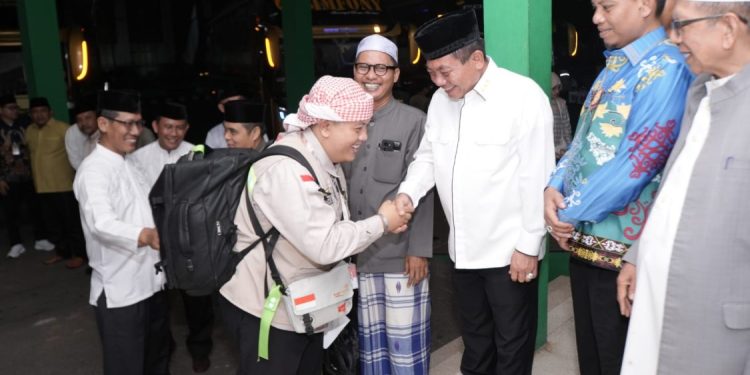 Bupati Kapuas Sambut Jamaah Haji Kloter 4 di Banjarbaru