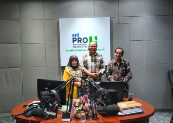 Sastra Jawa sebagai Media Pewarisan Nilai Karakter dan Kearifan Lokal