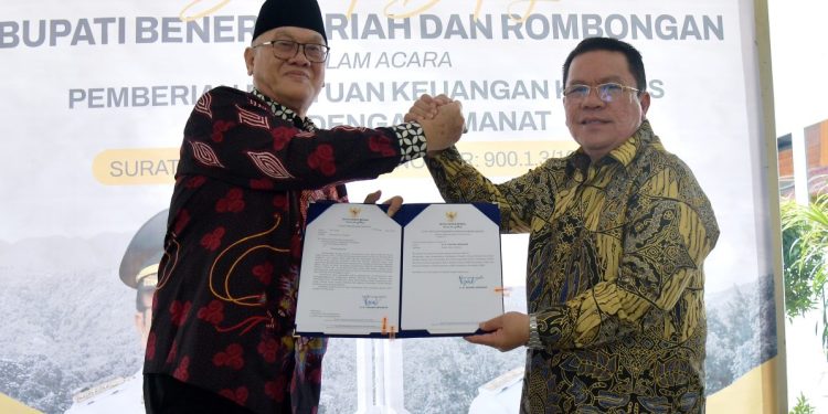 Bupati Bener Meriah Terima Bantuan Keuangan dari Pemko Pematang Siantar
