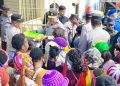 Polda Papua Tengah Salurkan Bantuan Sosial ke Pedagang Pasar di Nabire