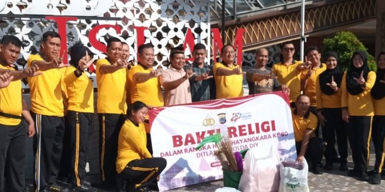 Ditlantas Polda DIY Adakan Bakti Religi di Dua Rumah Ibadah Sambut HUT Bhayangkara ke-80